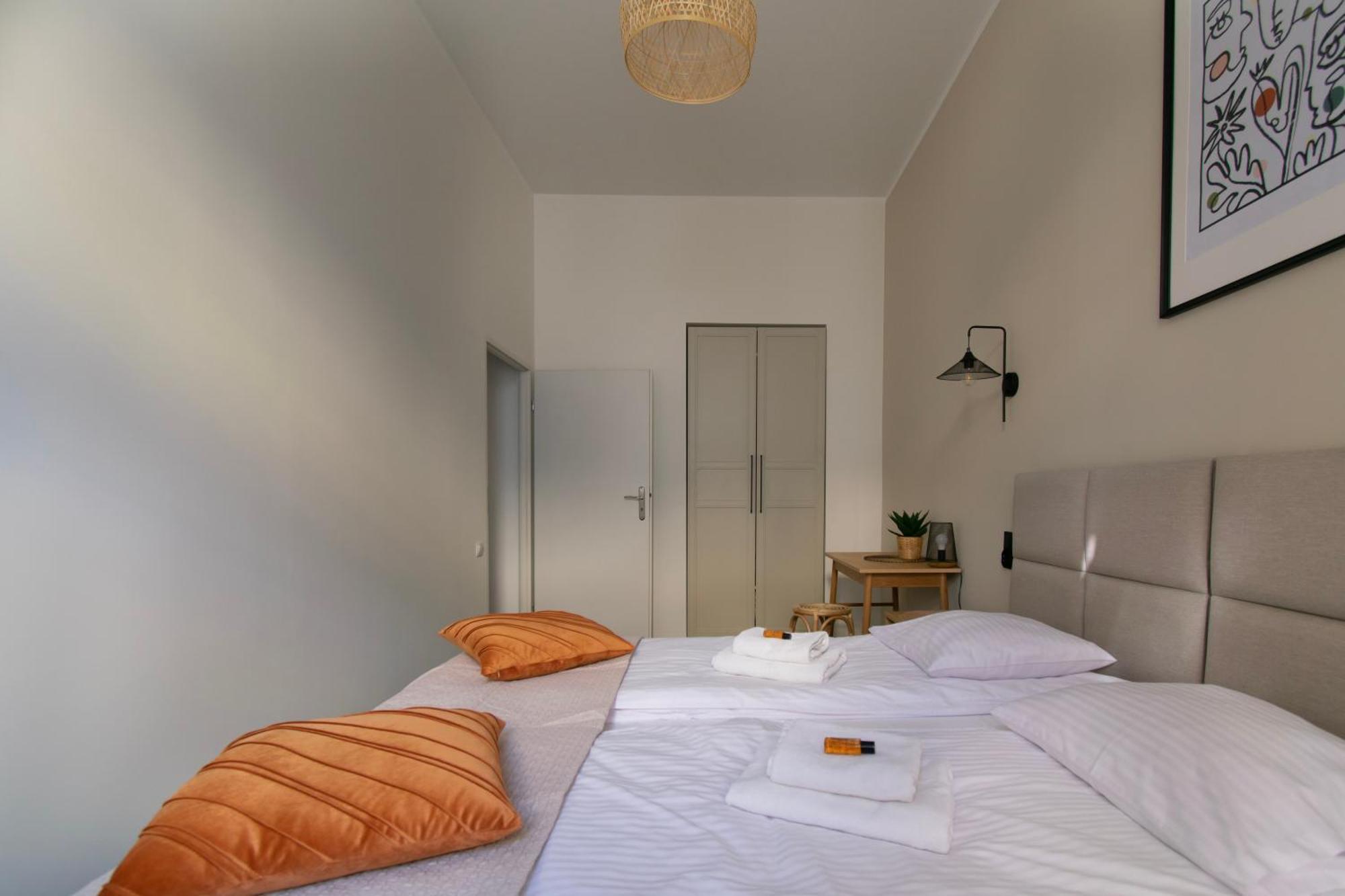 Apartments Wroblewskiego Street Красков Екстериор снимка